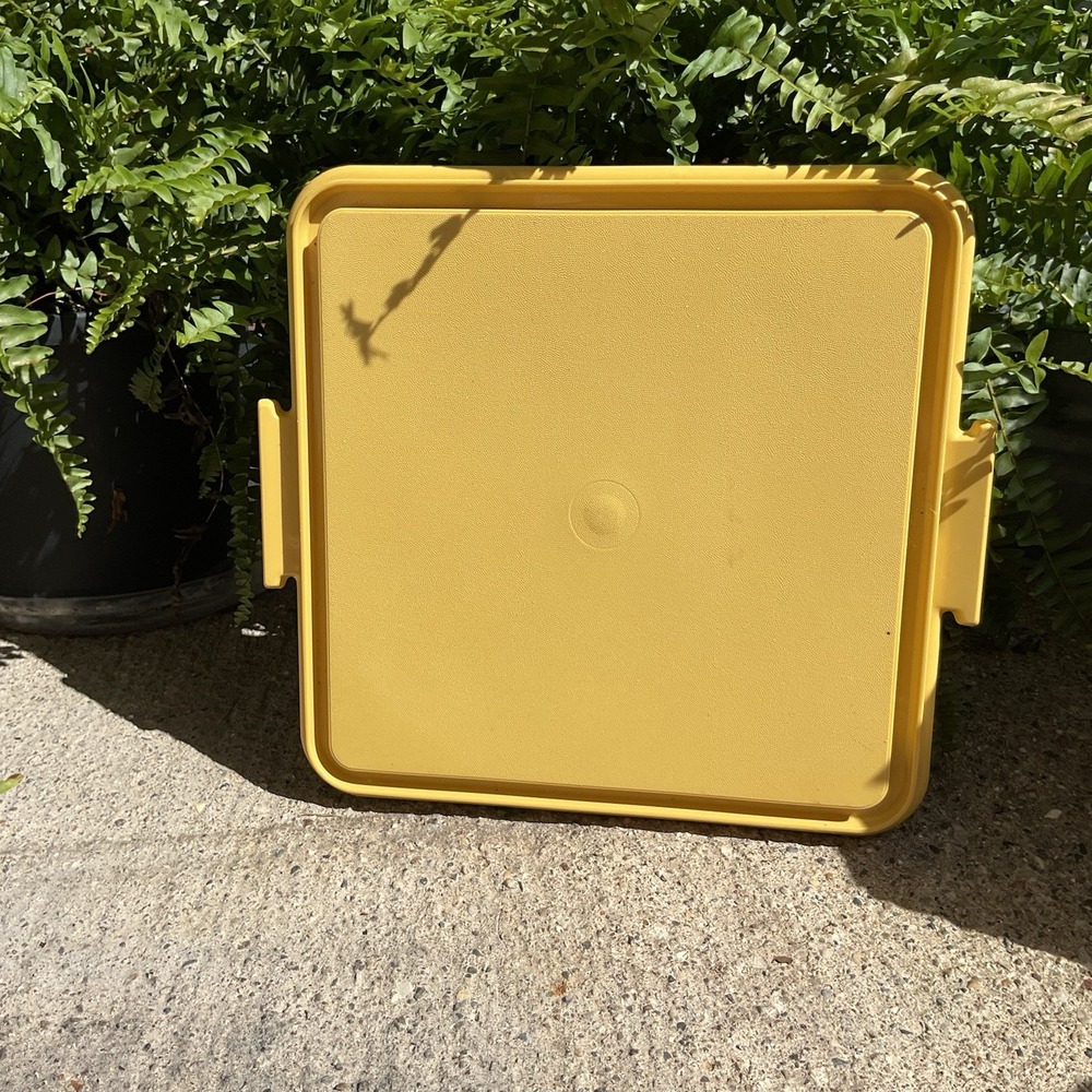 Vintage TUPPERWARE Harvest Gold Square Cake‎ Carrier Bottom 1241-3